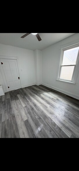 Building Photo - 403 S Market St