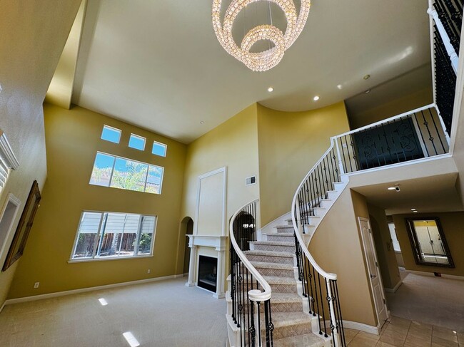 Building Photo - 3832 Carrera Ct