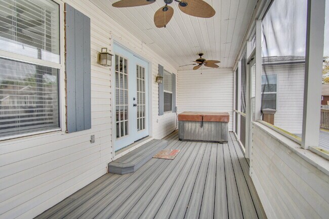 Building Photo - East Hill 3BR Home Near Bayview Park with Office, Hot Tub, Workshop & Detached Garage