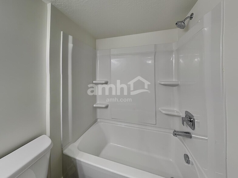 Building Photo - 4103 Dakota Dr