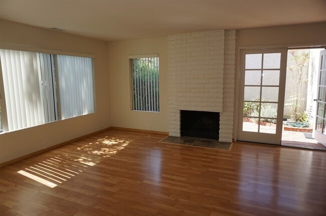 Building Photo - 3918 Camino Calma