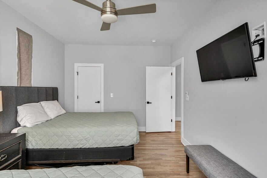 Building Photo - 1720 14th Ave S