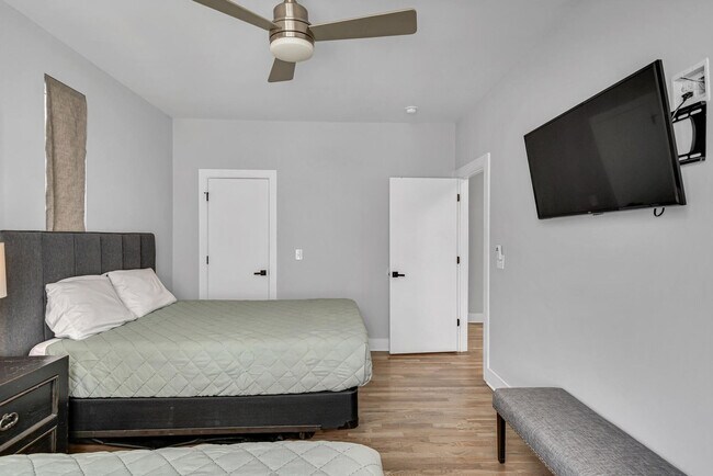 Building Photo - 1720 14th Ave S