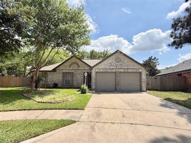 Building Photo - 17407 Chamberlain Dr