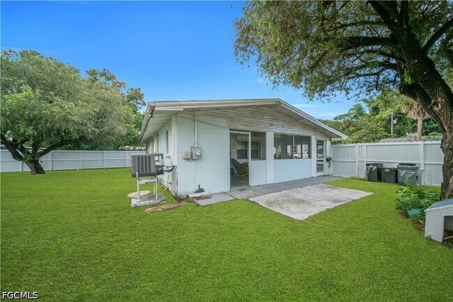 Building Photo - 77 Glenmont Dr W
