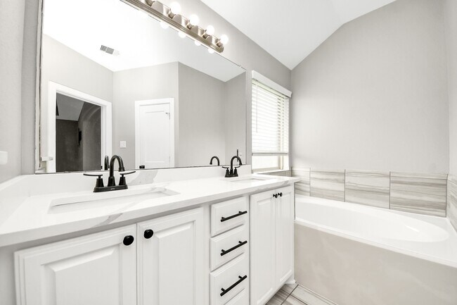 Building Photo - 16011 Monument Hill Crossing