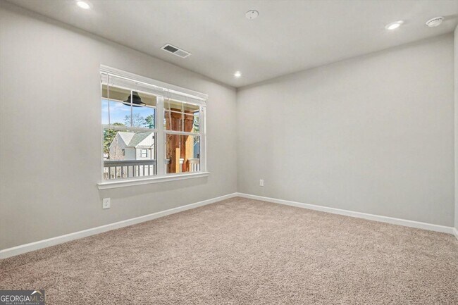 Building Photo - 377 Waterbluff Dr SW