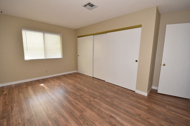 Building Photo - Cozy 2-Bedroom Condo at The Lakes – 2nd Fl...