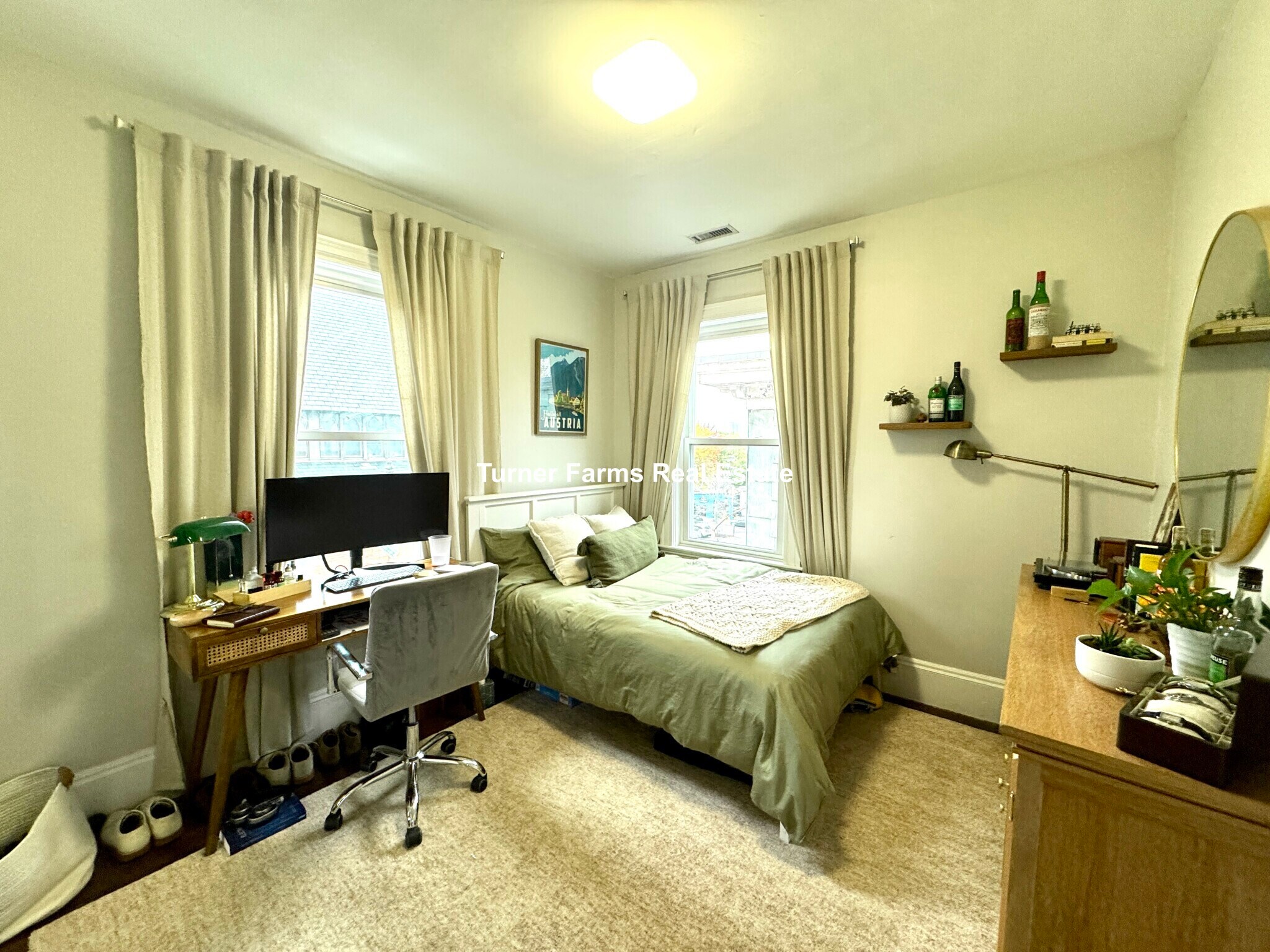 Building Photo - 724 Parker St