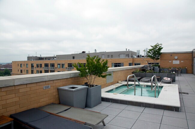 Rooftop Hot Tub - 475 K St NW