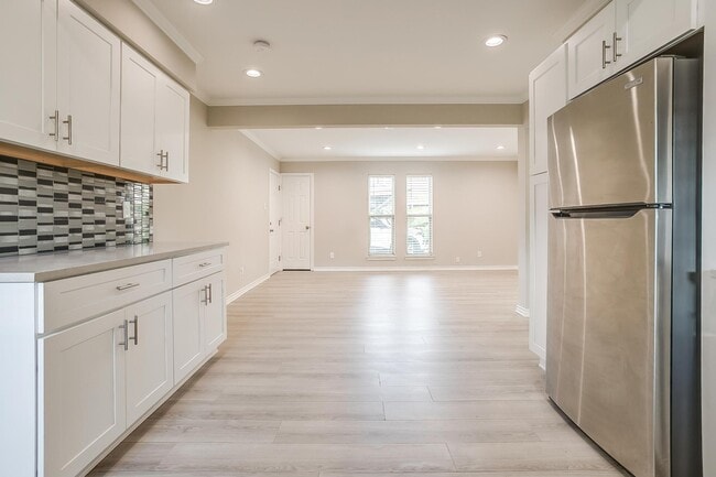 Building Photo - 5076 Matilda St