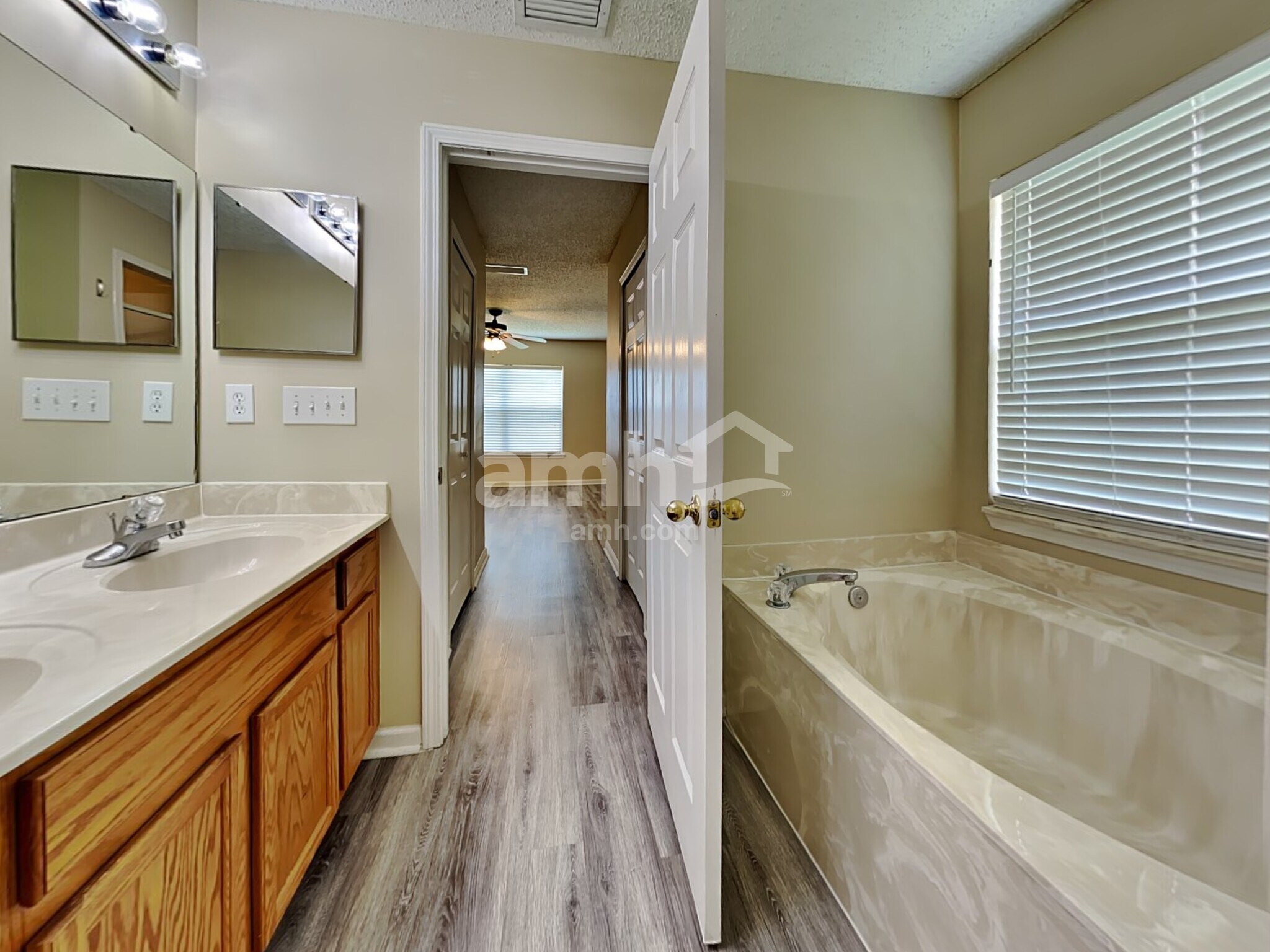 Building Photo - 14015 Fish Eagle Dr E