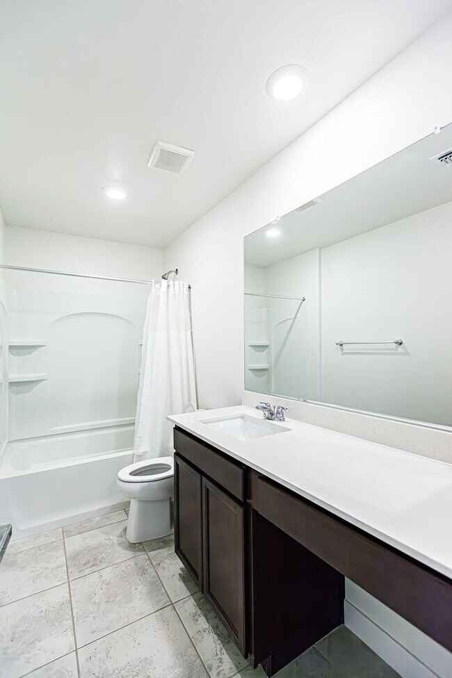 Building Photo - Beautiful 2-story home in a gated community