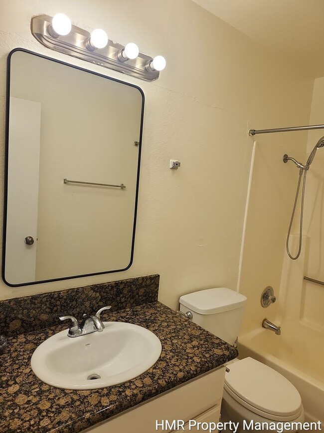 Building Photo - Spacious & Convenient 3-Bedroom Townhouse