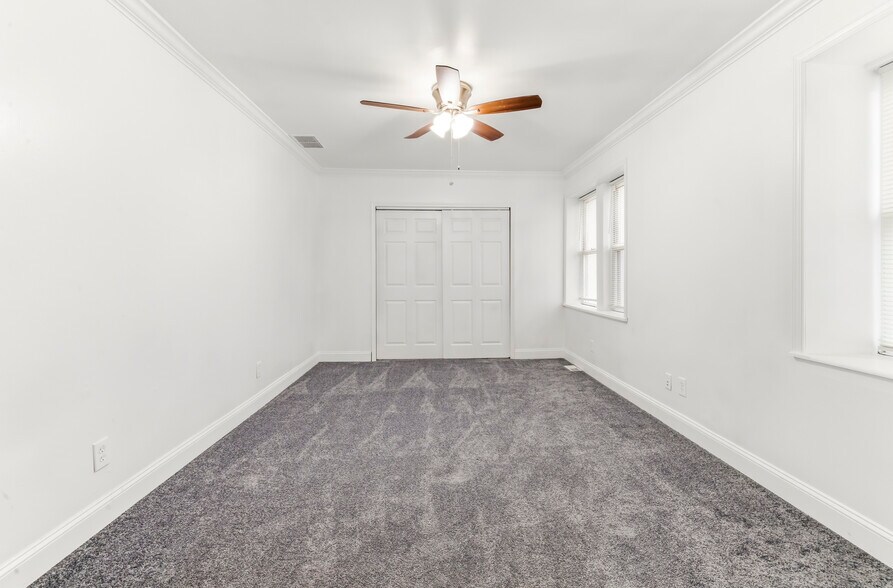 Building Photo - 107 River Rd Dr