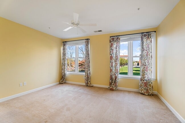 Building Photo - 35 E All Saints St