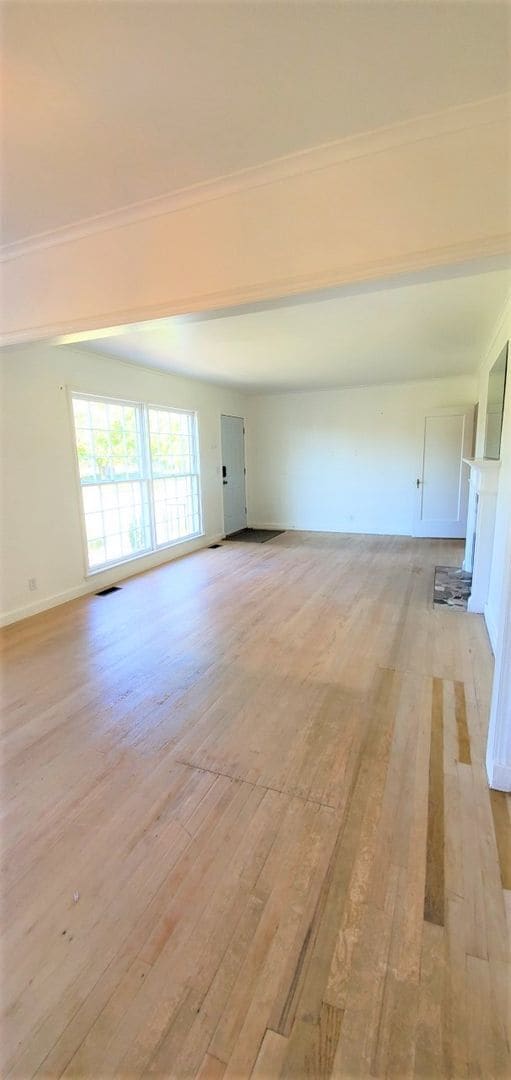 Building Photo - 3 Bed 1.5 Bath 2 car garage in Nichol's Hi...