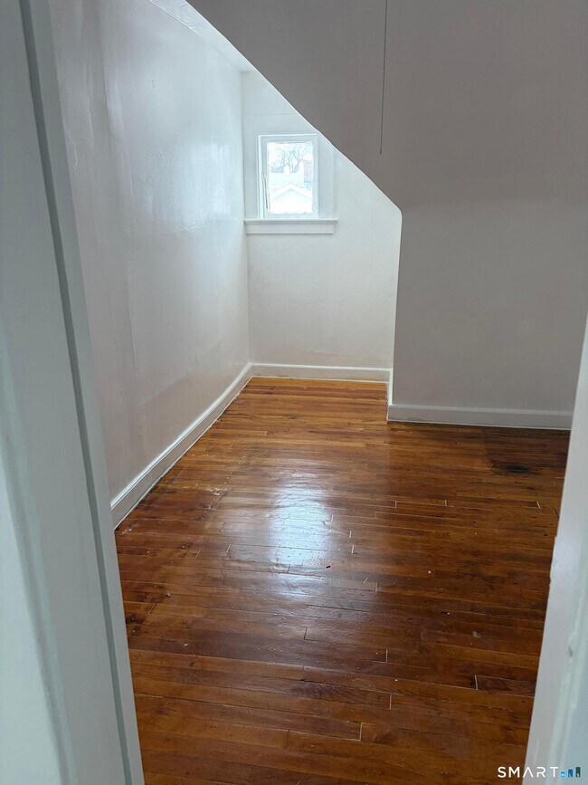 Building Photo - 1821 E Main St