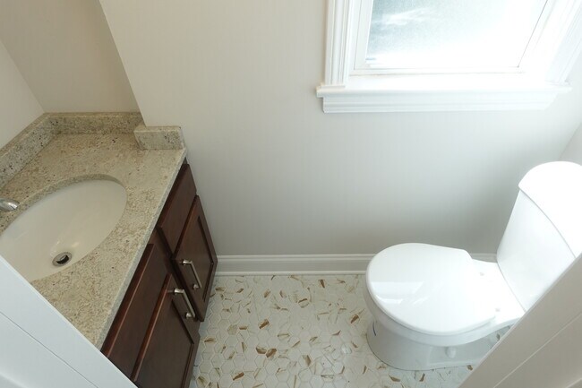 Building Photo - 2247 S 9th Ave