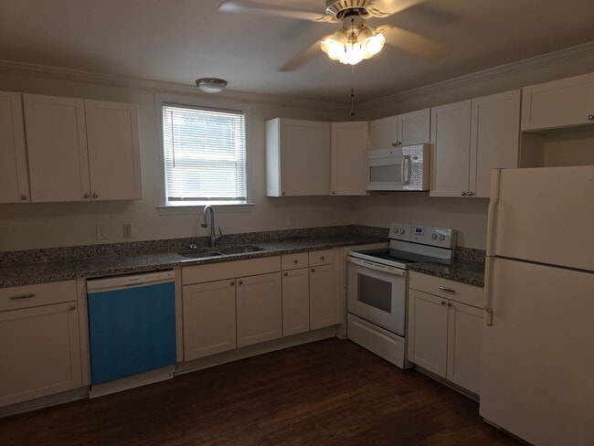 Building Photo - 412 Park Ave