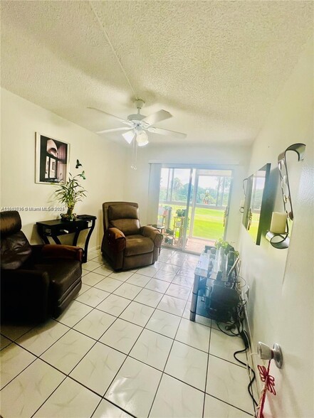 Building Photo - 551 SW 135th Ave