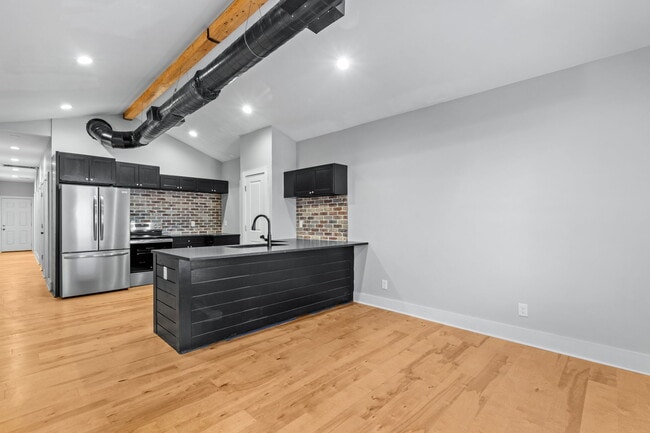 Building Photo - 944 Brent St