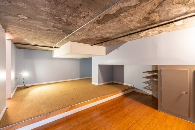 Building Photo - 156 Porter St
