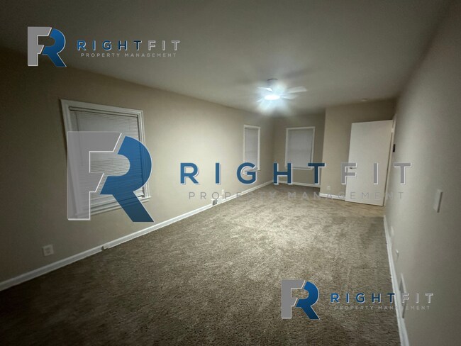 Building Photo - Charming House in Dayton