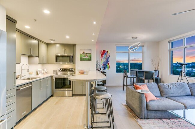 Building Photo - 54 Rainey St