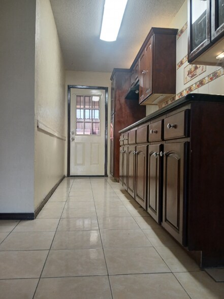 Building Photo - 2623 Dahlgreen Ave