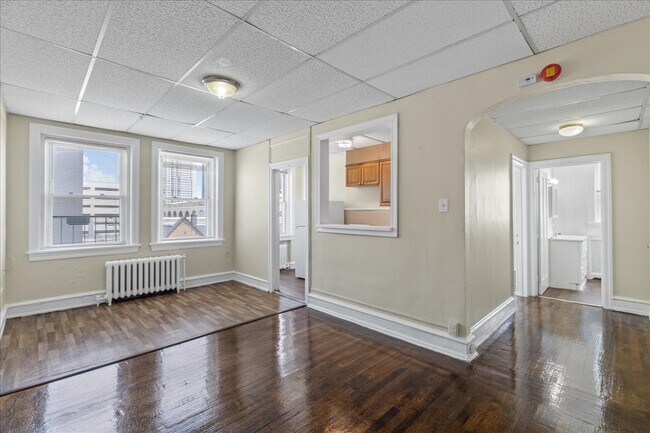 Building Photo - 2 S Hartford Ave