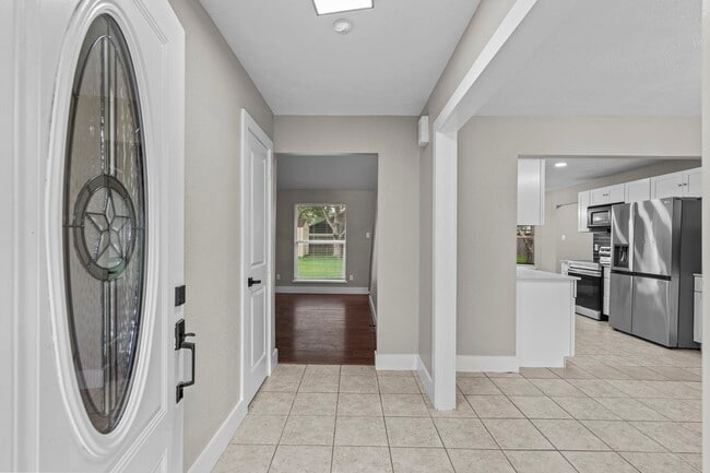 Building Photo - 1107 Londonderry Ave