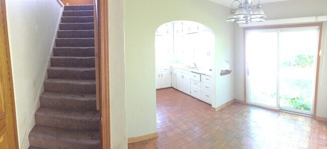 Building Photo - 2303 Main St