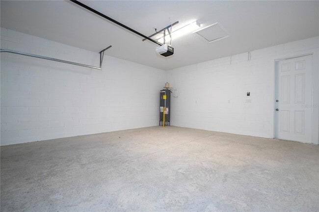 Building Photo - 16350 Hamlin Vw St