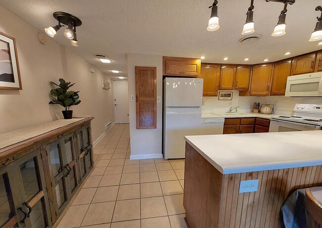 Building Photo - 1081 Cove Rd