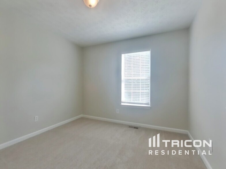 Building Photo - 102 Thornwood Dr