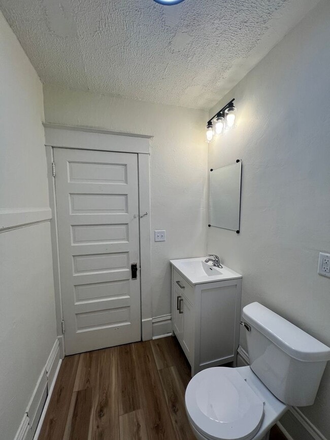 Building Photo - 835 Waugoo Ave