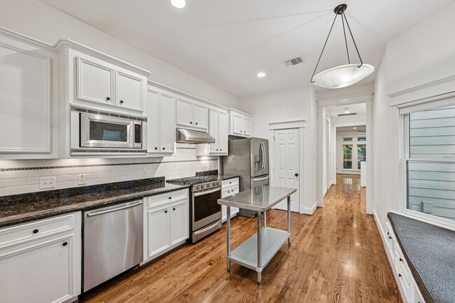 Building Photo - 1537 Alexander St