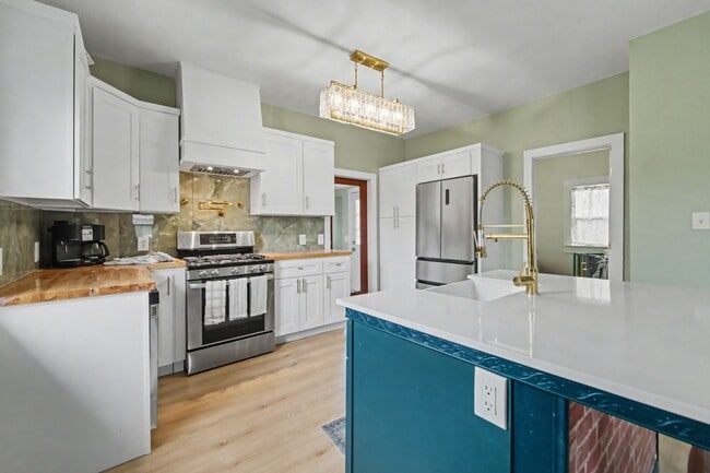Building Photo - Beautifully Remodeled 3-Bedroom Home with Modern Upgrades