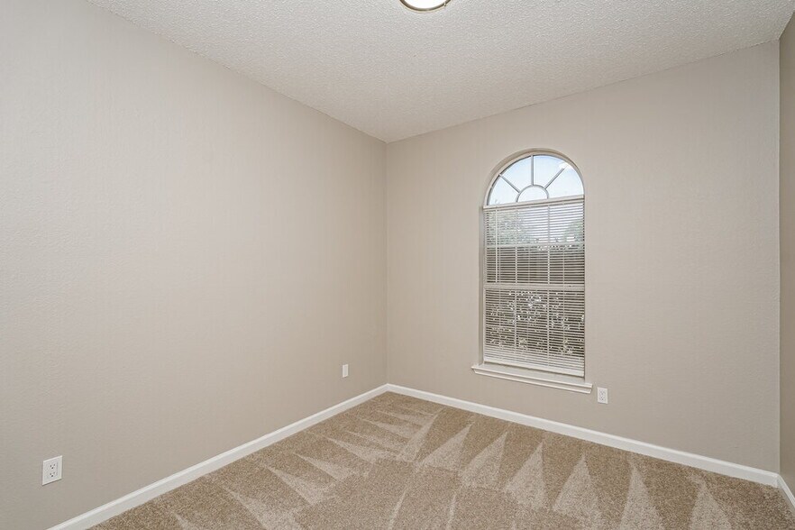 Building Photo - 6332 Downeast Dr