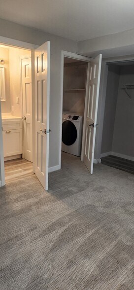 Basement Bed, Bath, Closet, W/D - 415 Pheasant Run