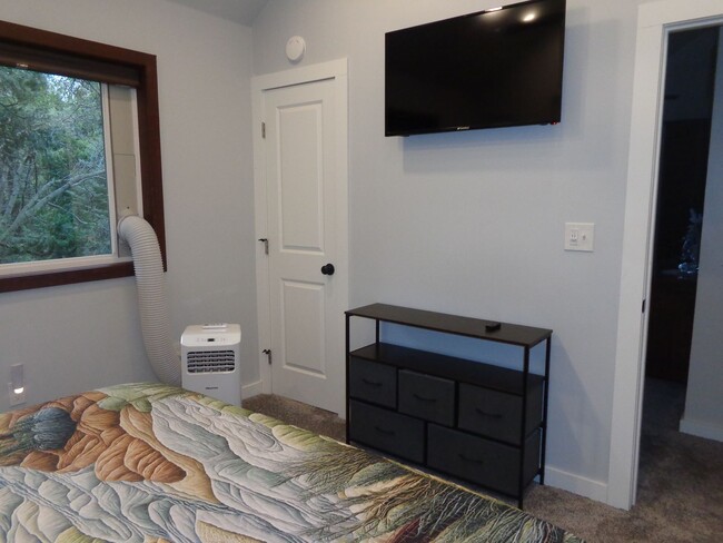 Building Photo - 4 BEDROOM ON KNOLL CIRCLE