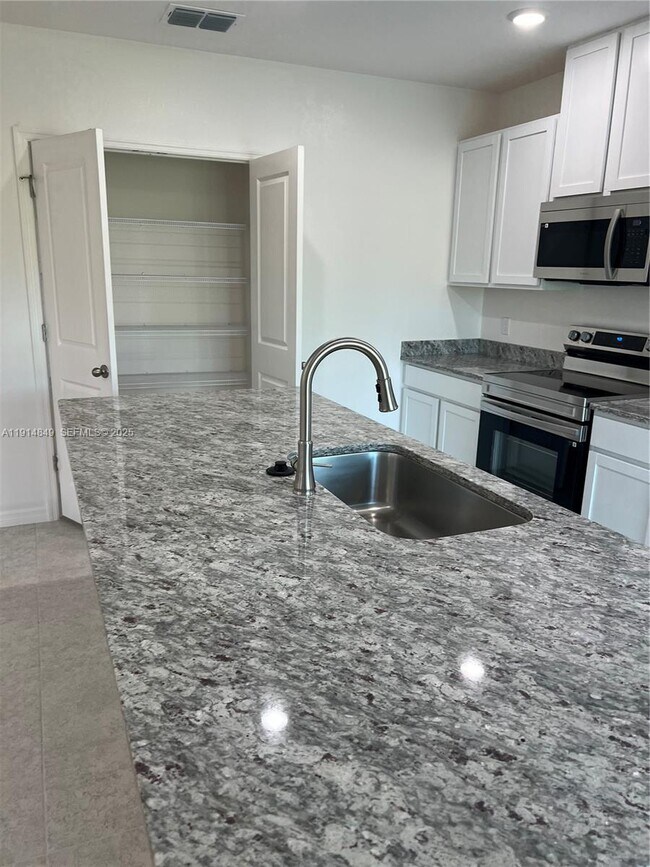 Building Photo - 55 Douglas Ave S