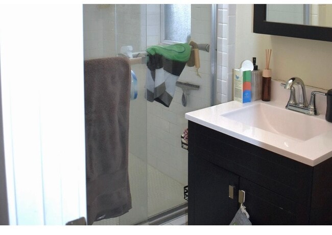 Building Photo - 839 W Cornelia Ave