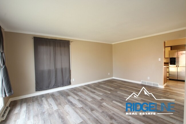 Building Photo - East-End Home with Large Garage for Lease!