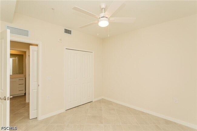 Building Photo - 15375 Grn Acrs Ave