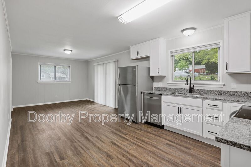 Building Photo - 1945 Barrett Dr