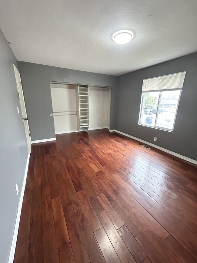 Building Photo - 8326 S Carmen Ct