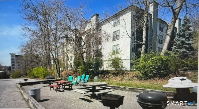 Building Photo - 70 Strawberry Hill Ave