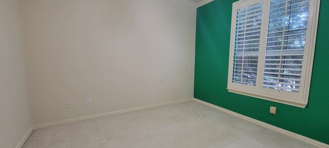 Building Photo - 4468 Jardin St